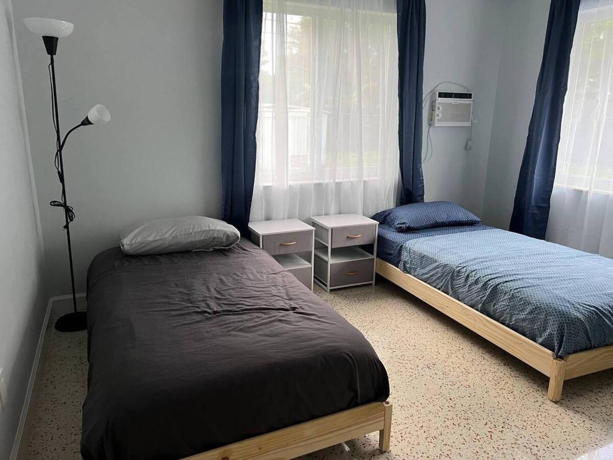 Work, Rest And Play: Wifi, Tv And Backyard Bliss Apartment Норт Маями Бийч Стая снимка